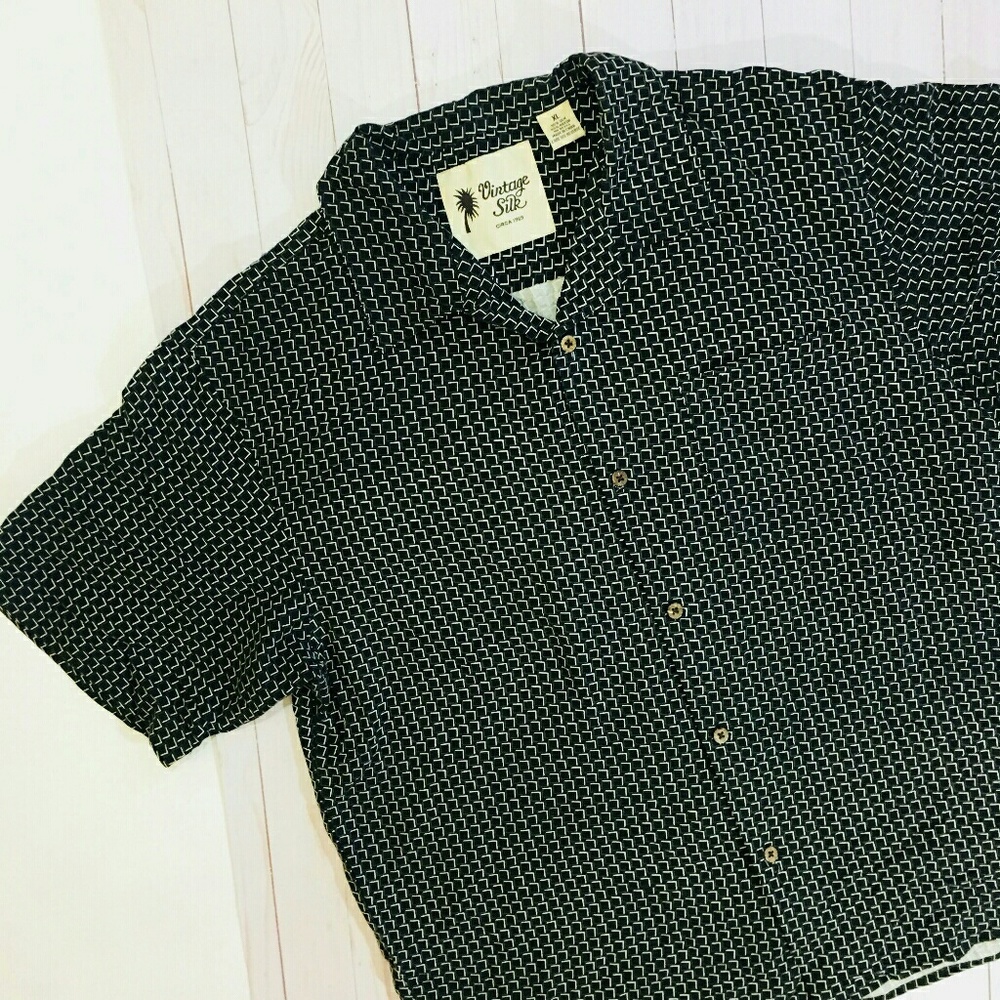 Vintage pattern button up - Picture 2 of 5